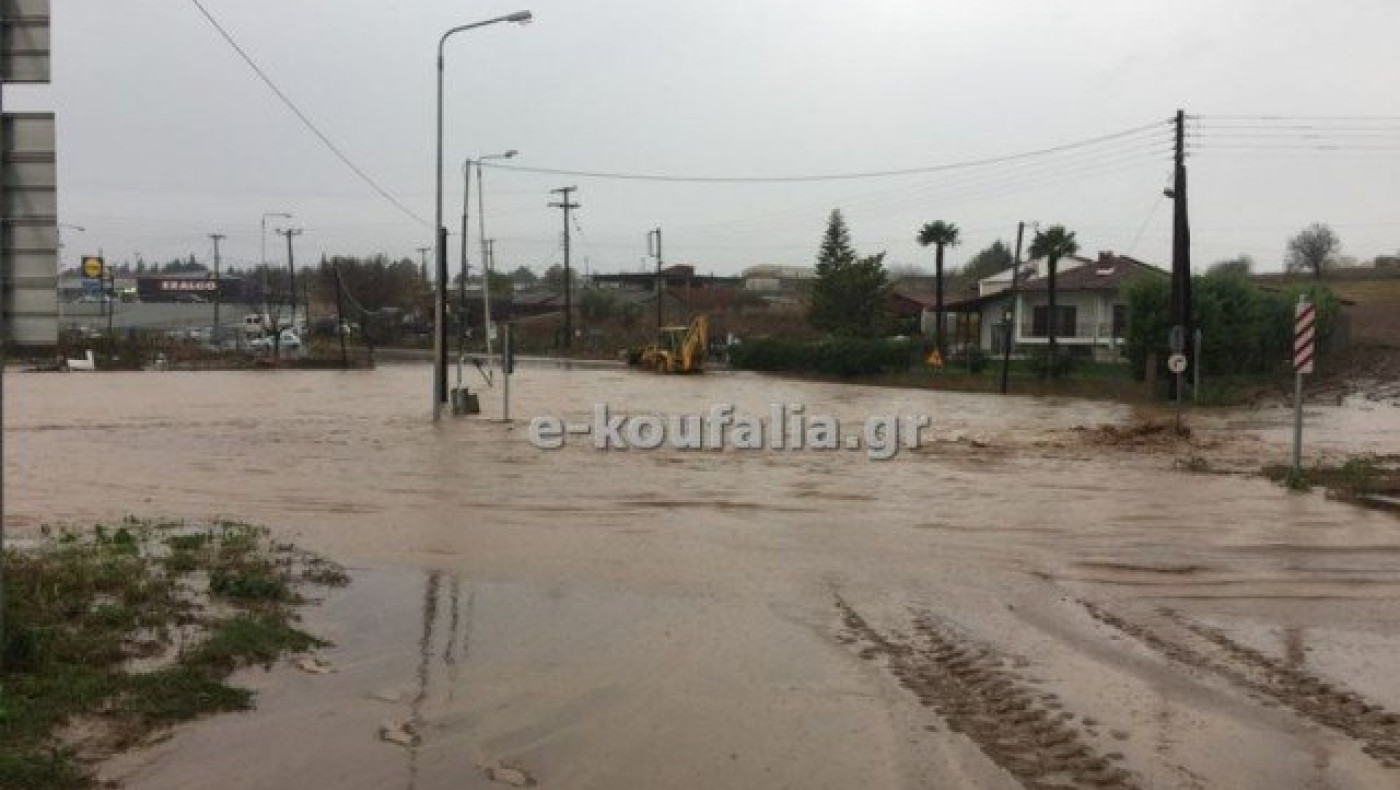 Θεσσαλονίκη: Έκλεισε ο δρόμος στα Κουφάλια από την κακοκαιρία (ΒΙΝΤΕΟ)