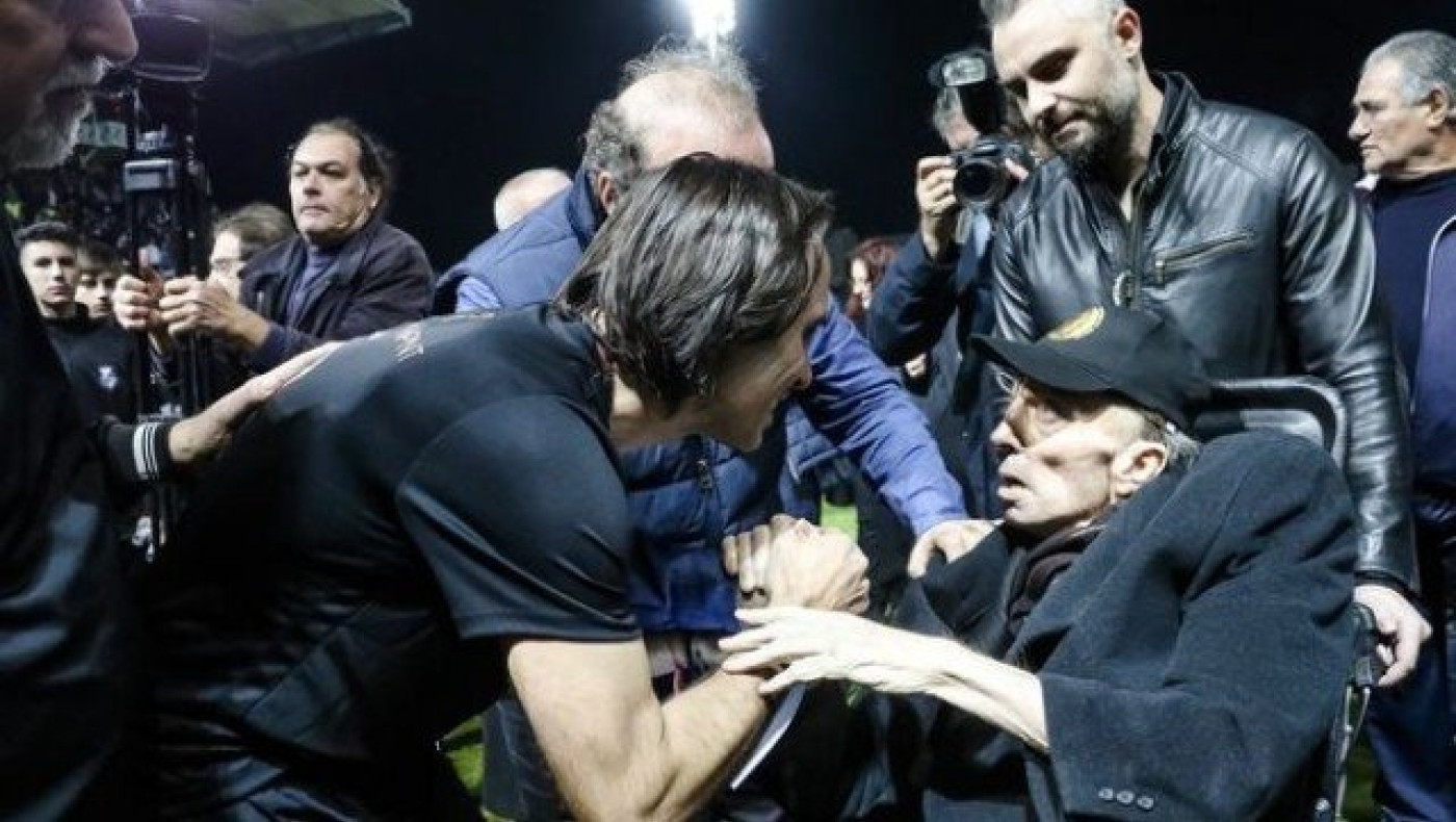 «Ράγισαν» καρδιές στο «Γεντί Κουλέ» για τον Γκέραρντ! (pics)