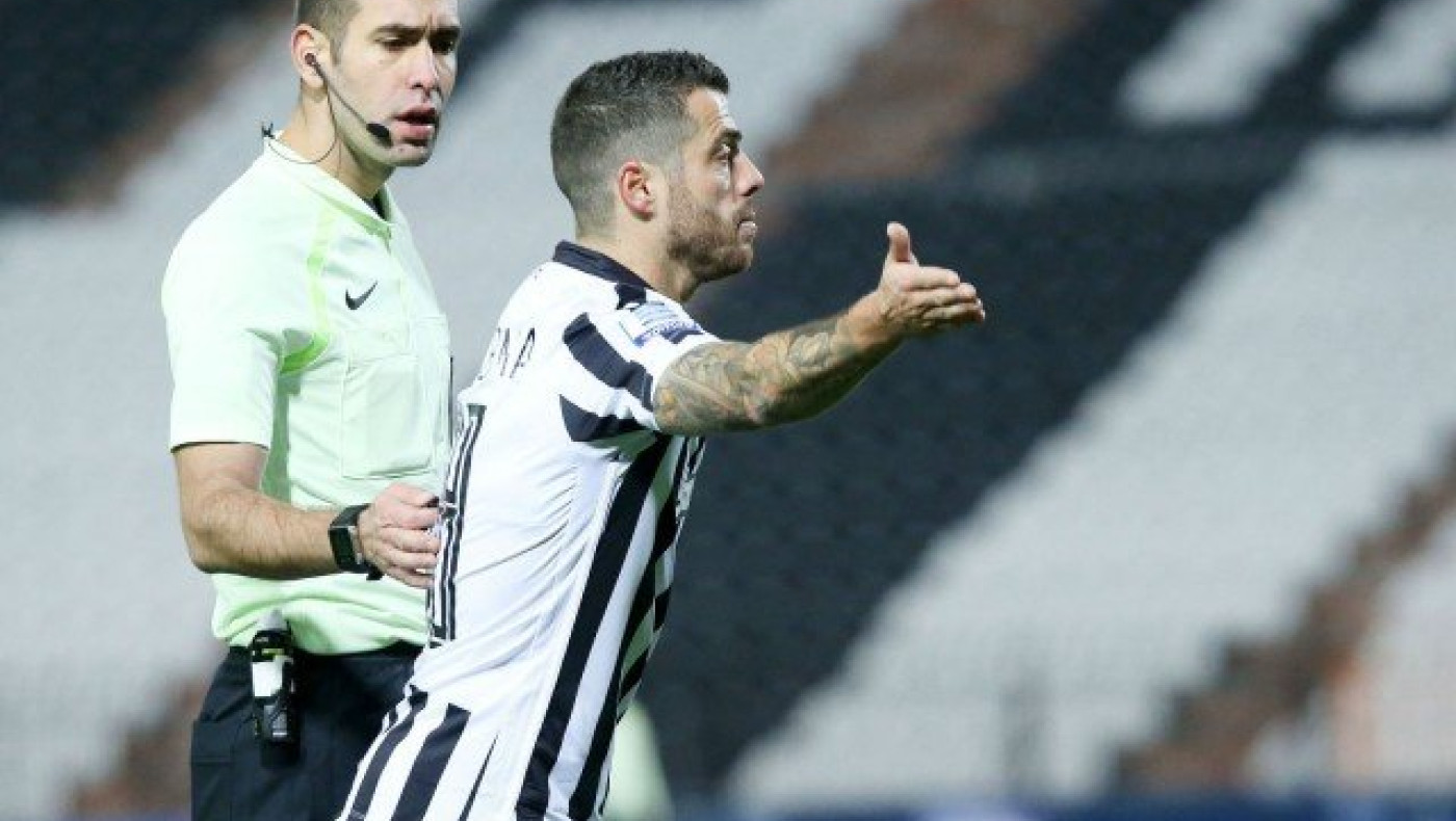 Θεραπείες   και...    στο   σπίτι ο  Βιεϊρίνια (pic)