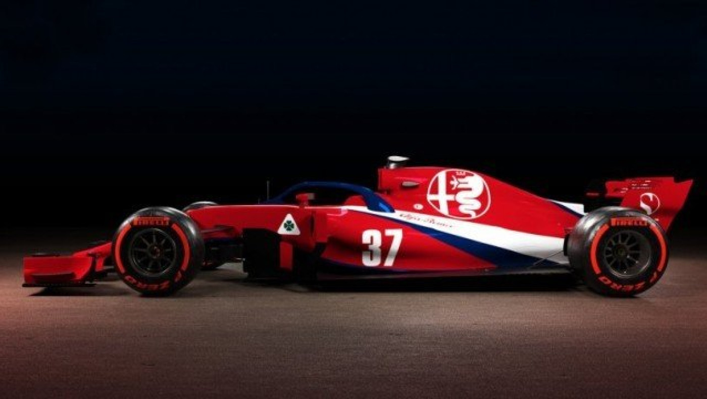 Alfa Romeo: Γεγονός της χρονιάς η παρουσίασής της (φωτογραφίες)