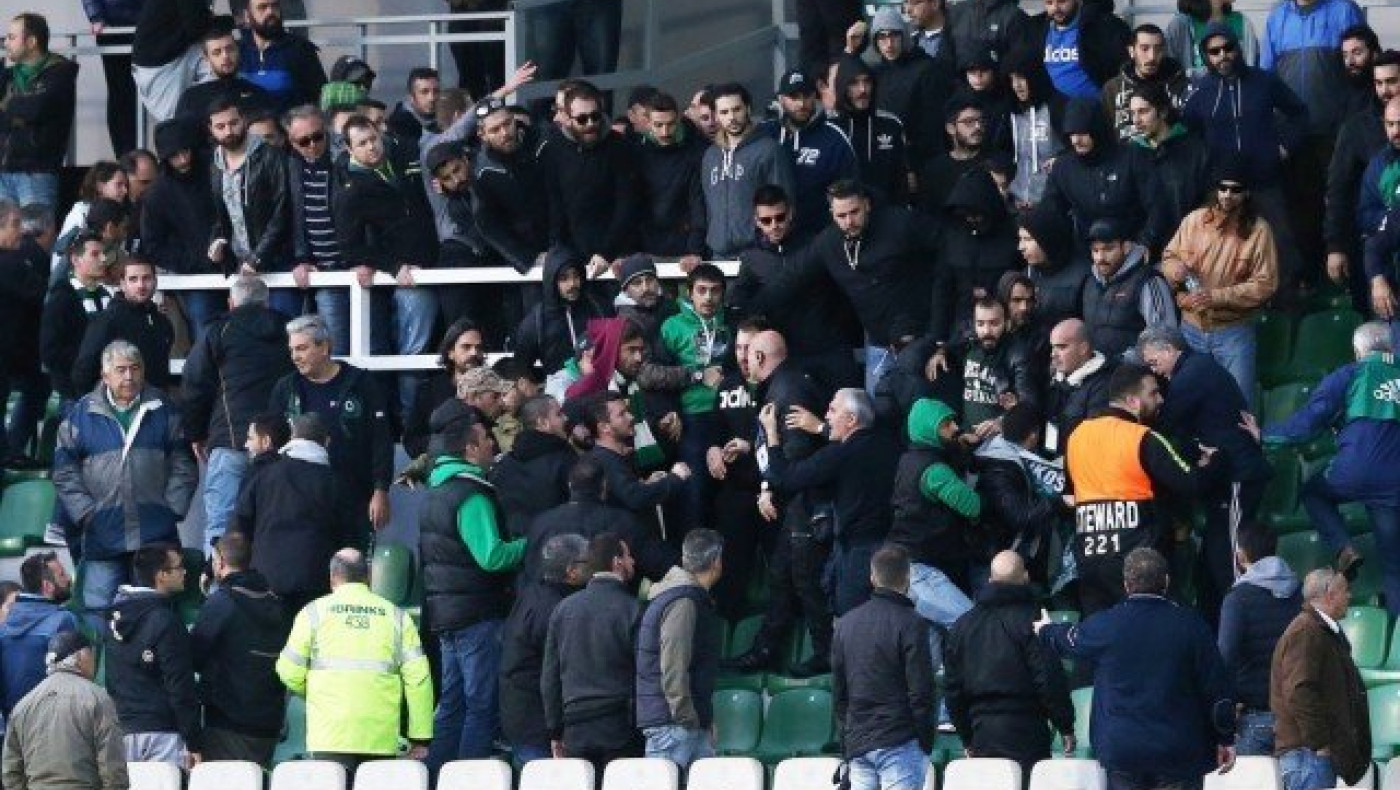 Ξύλο στην εξέδρα     μεταξύ οπαδών του Παναθηναϊκού!