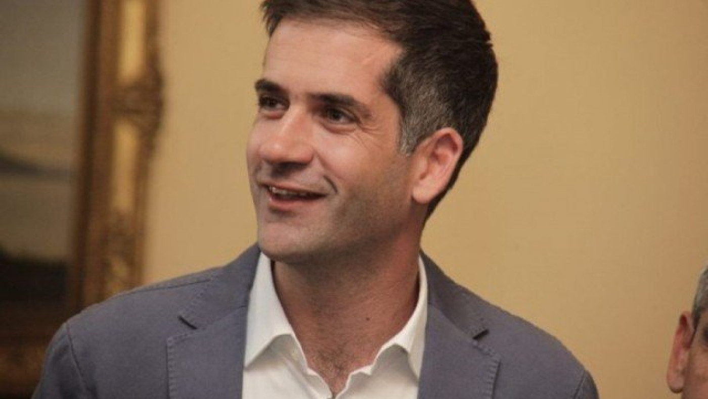 Η τρυφερή φωτογραφία του Κώστα Μπακογιάννη με τα τέσσερα παιδιά του