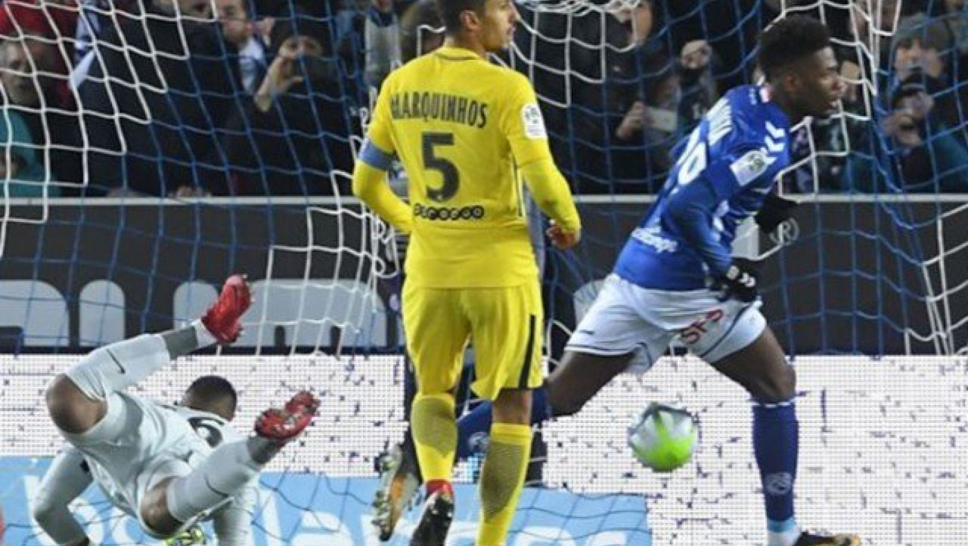 Στο Χ η Κονσολάτ, στο Χ η Μπεζιέρ, στο Χ και η Βενέτσια