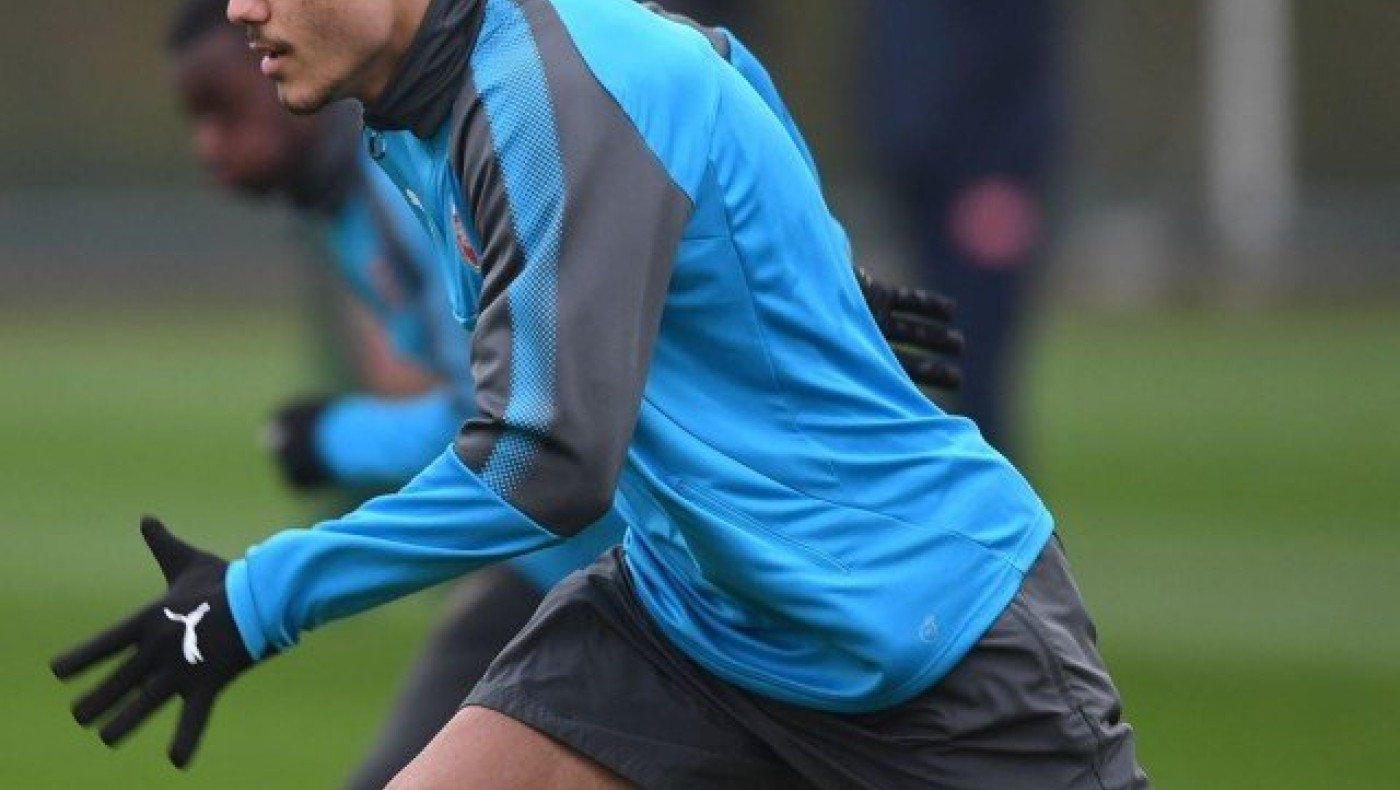 Στον πάγκο        ο     Μαυροπάνος         με Τσέλσι