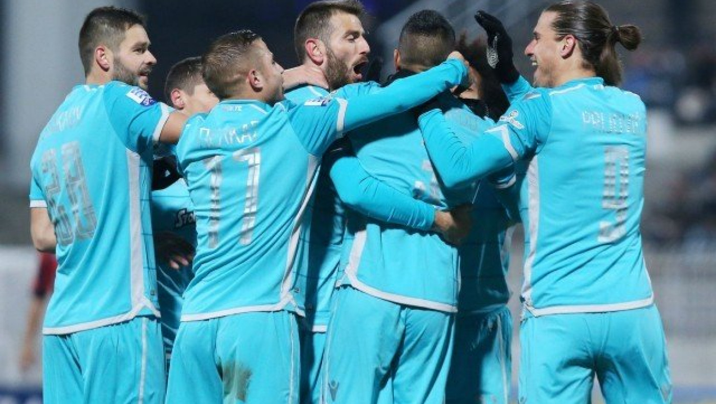 Μην πέσετε          στην παγίδα τους ομάδα και κόσμος