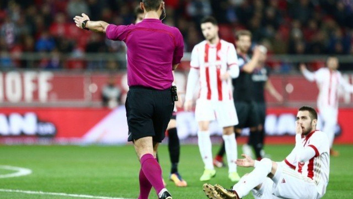 Επέστρεψε στην            κορυφή με… σπρώξιμο ο Ολυμπιακός