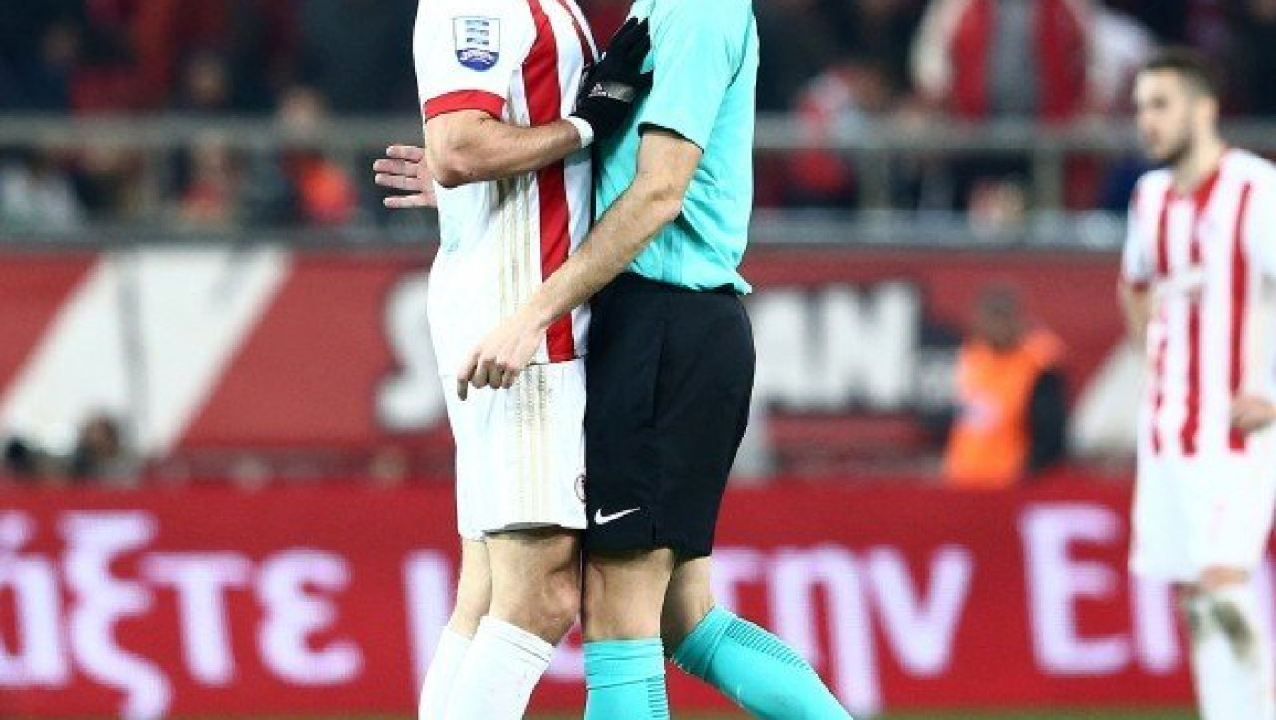 Εσπασαν στο Πασαλιμάνι τα      κοντέρ της γελοιότητας