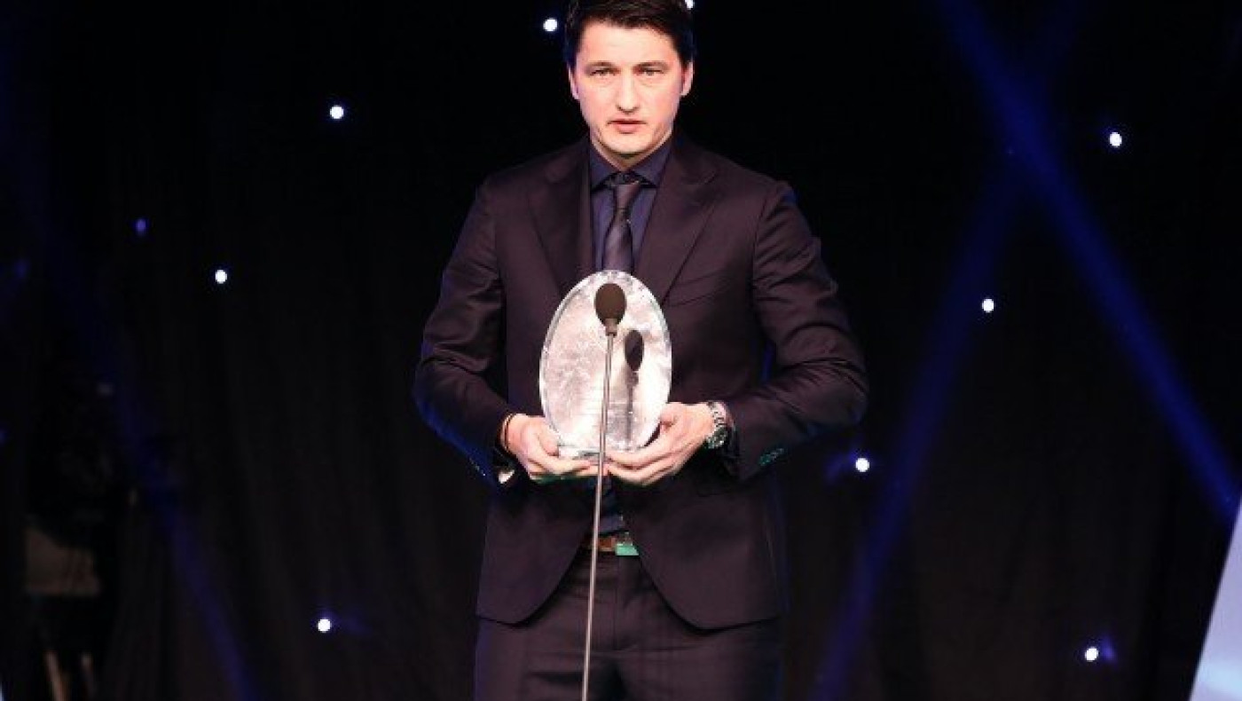 Ο Ιβιτς κρατάει      την          πόρτα       ανοιχτή