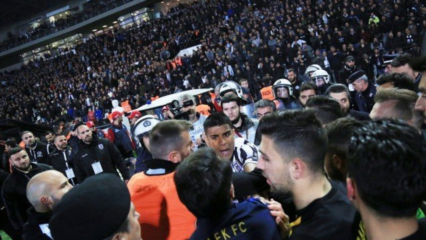 Σιμόες και Βιεϊρίνια περιμένουν         το διαιτητή