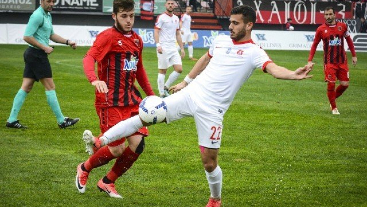 Πέταξε τη φανέλα του και έφυγε μετά την αλλαγή στην Καλαμαριά (video)