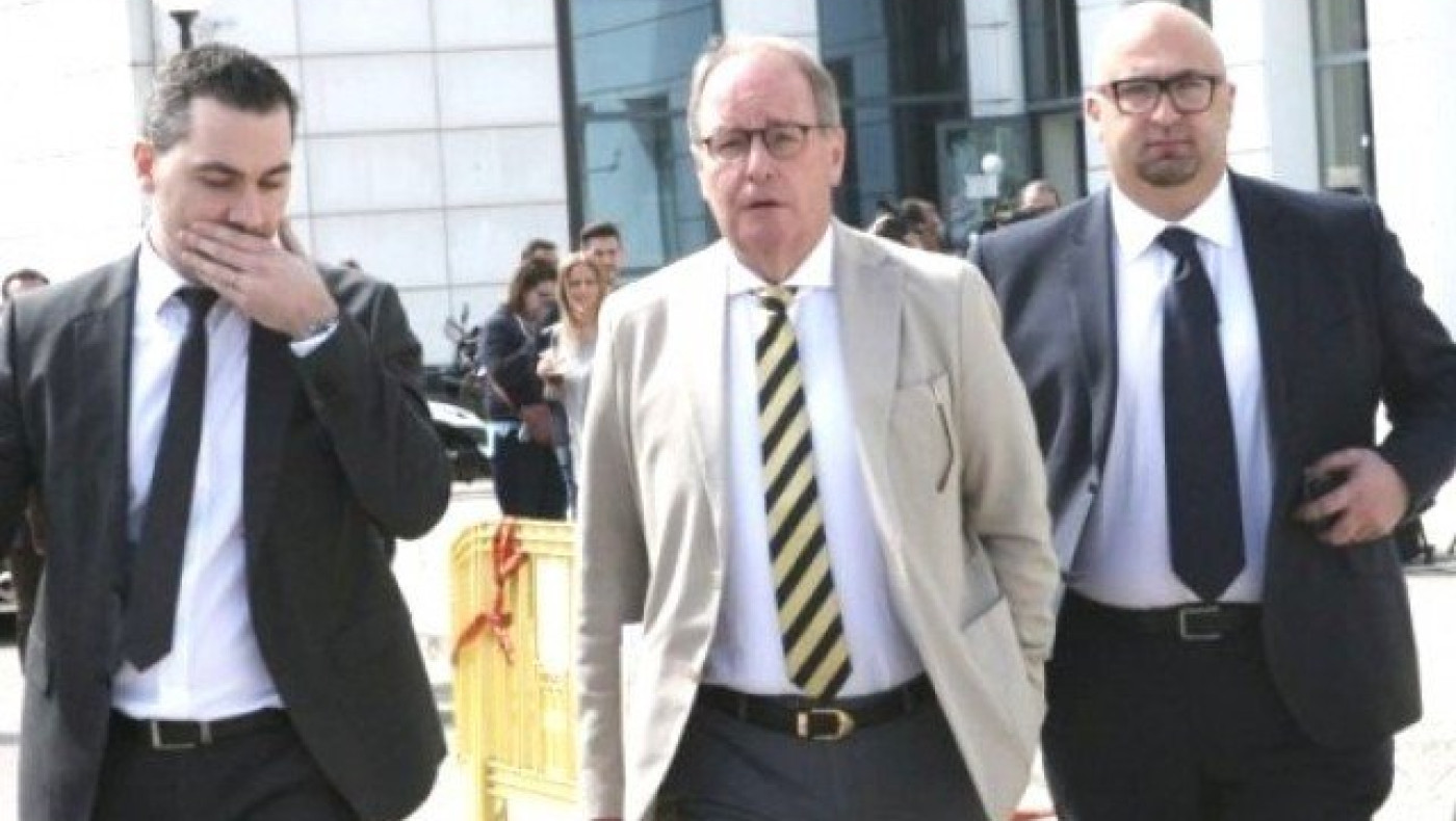 Ε, ψιτ, «Μπαμπούλα», ασχολήσου με το ποδόσφαιρο, όχι με το όπλο…