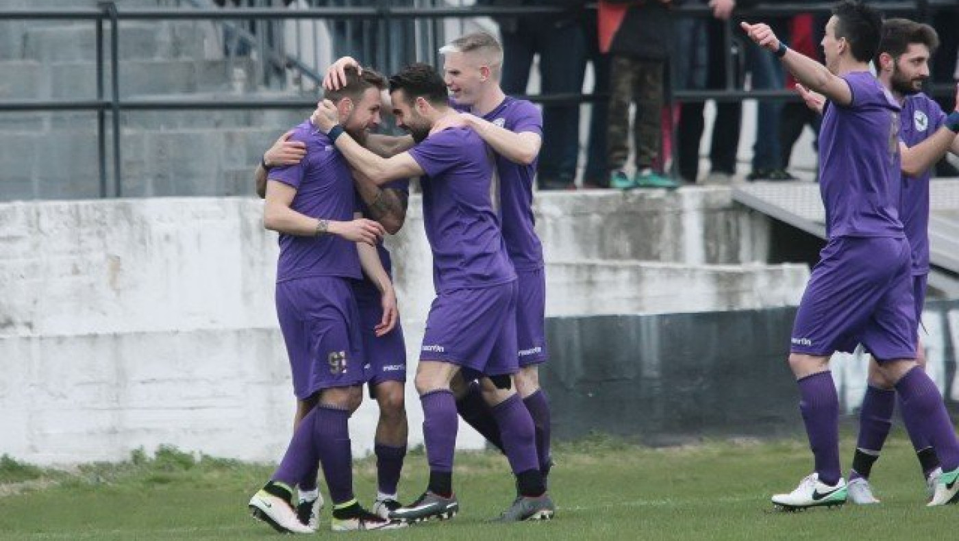 Με Κουσκουνά και Κάσες           κόντρα στην Καλλιθέα