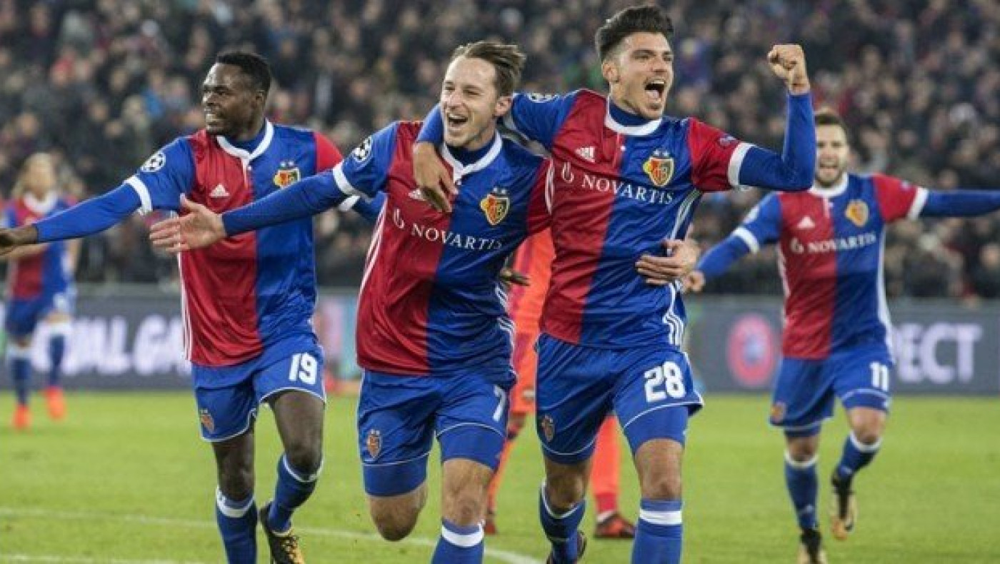 Δε      «μασάει»       από    Αγγλους     η   Βασιλεία