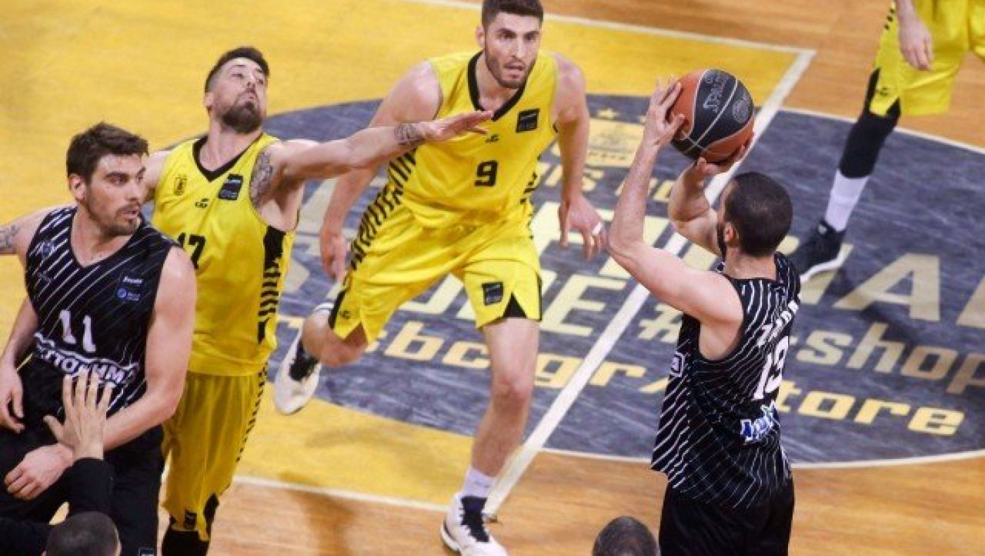 Της κακομοίρας: Του έδωσε μια κλωτσιά προς τον αφανισμό