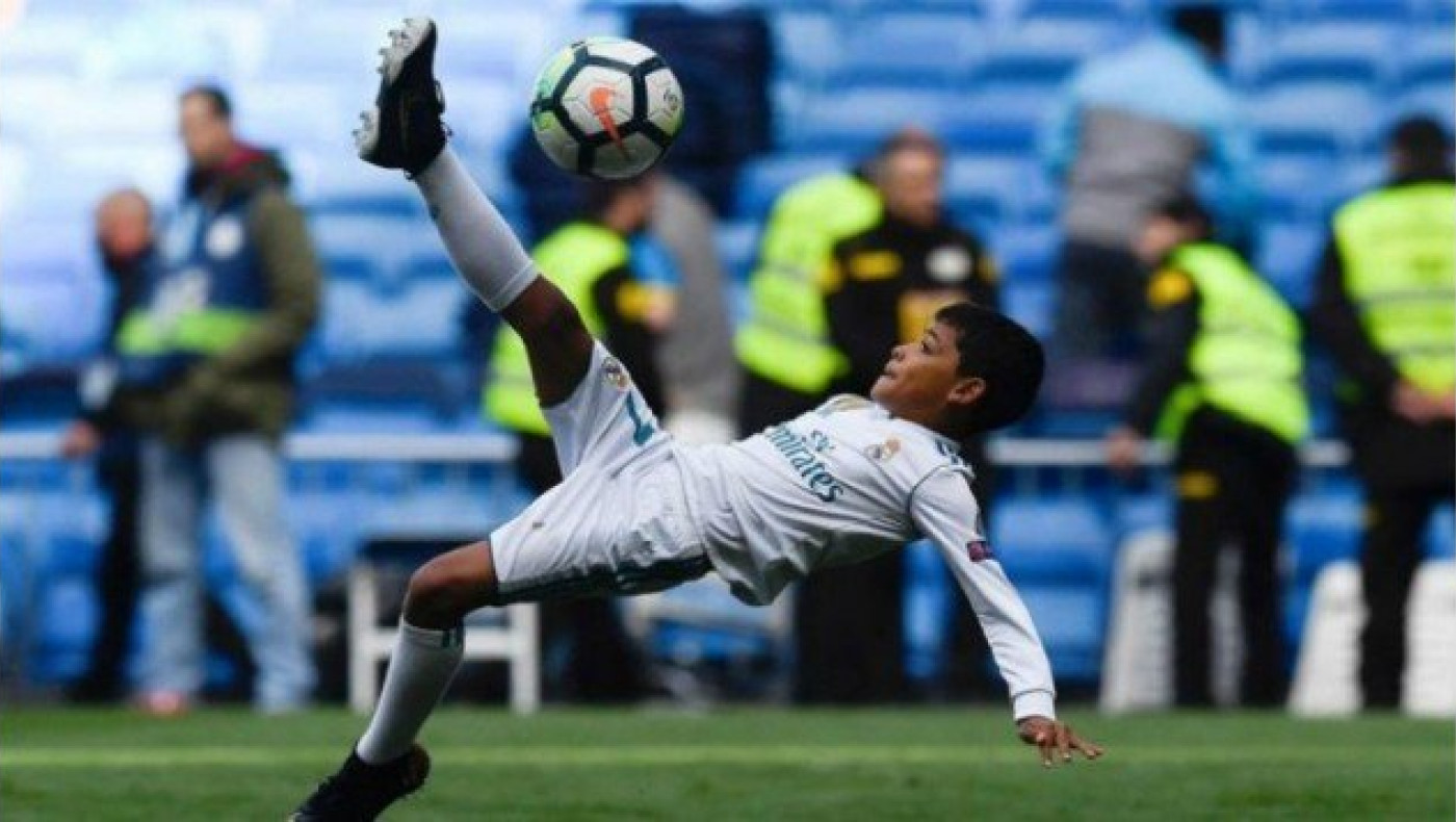 Μιμήθηκε τον...μπαμπά      του ο γιος του Κριστιάνο! (pic)