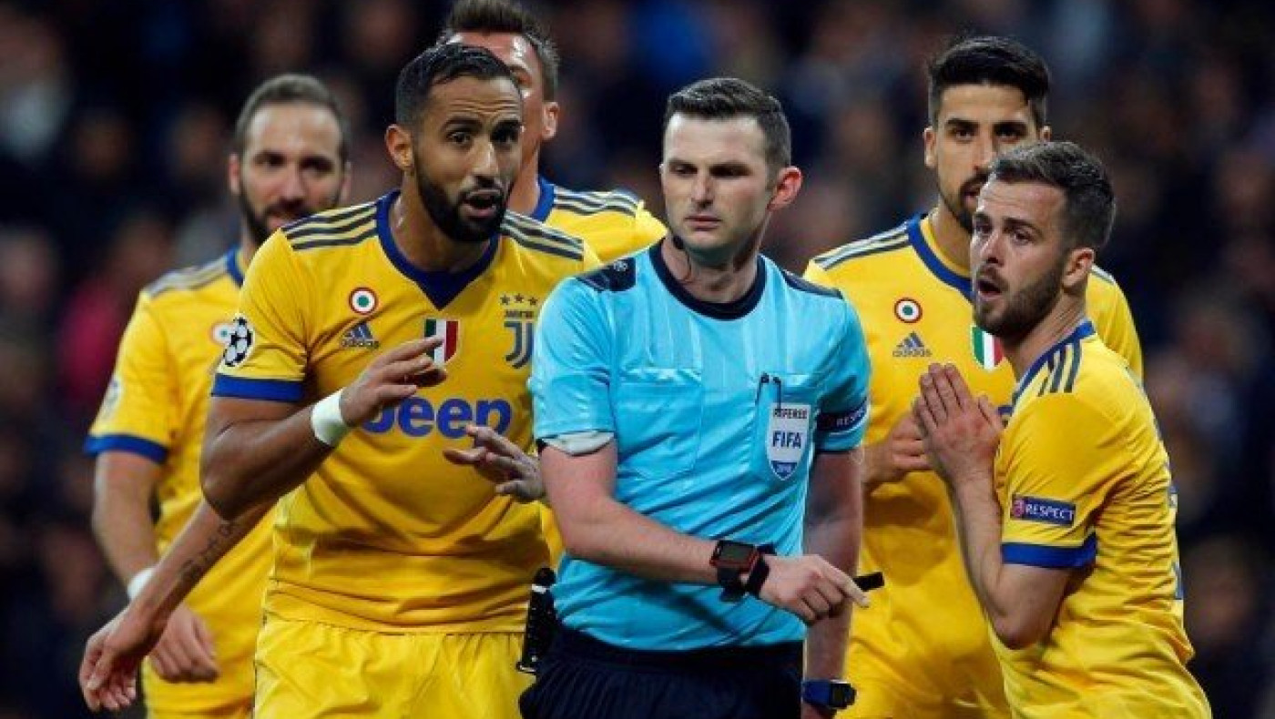 «Ασπίδα» της UEFA                    στον Μάικλ Ολιβερ