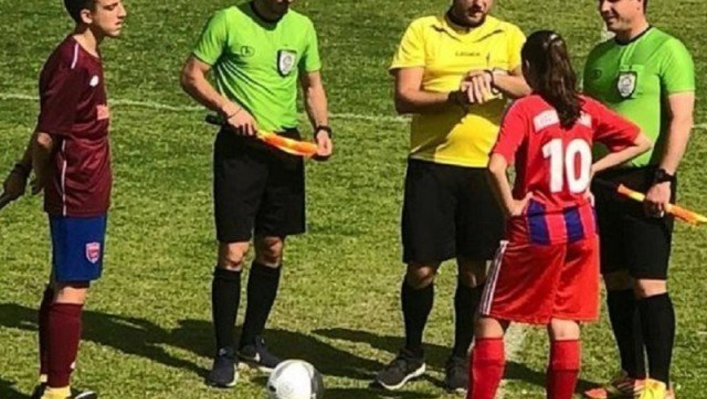 Η πρώτη γυναίκα αρχηγός σε ανδρική ομάδα ποδοσφαίρου