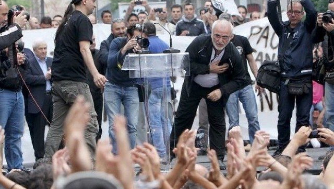 To μήνυμα της         Καμάρας:  Ως εδώ και μη παρέκει!