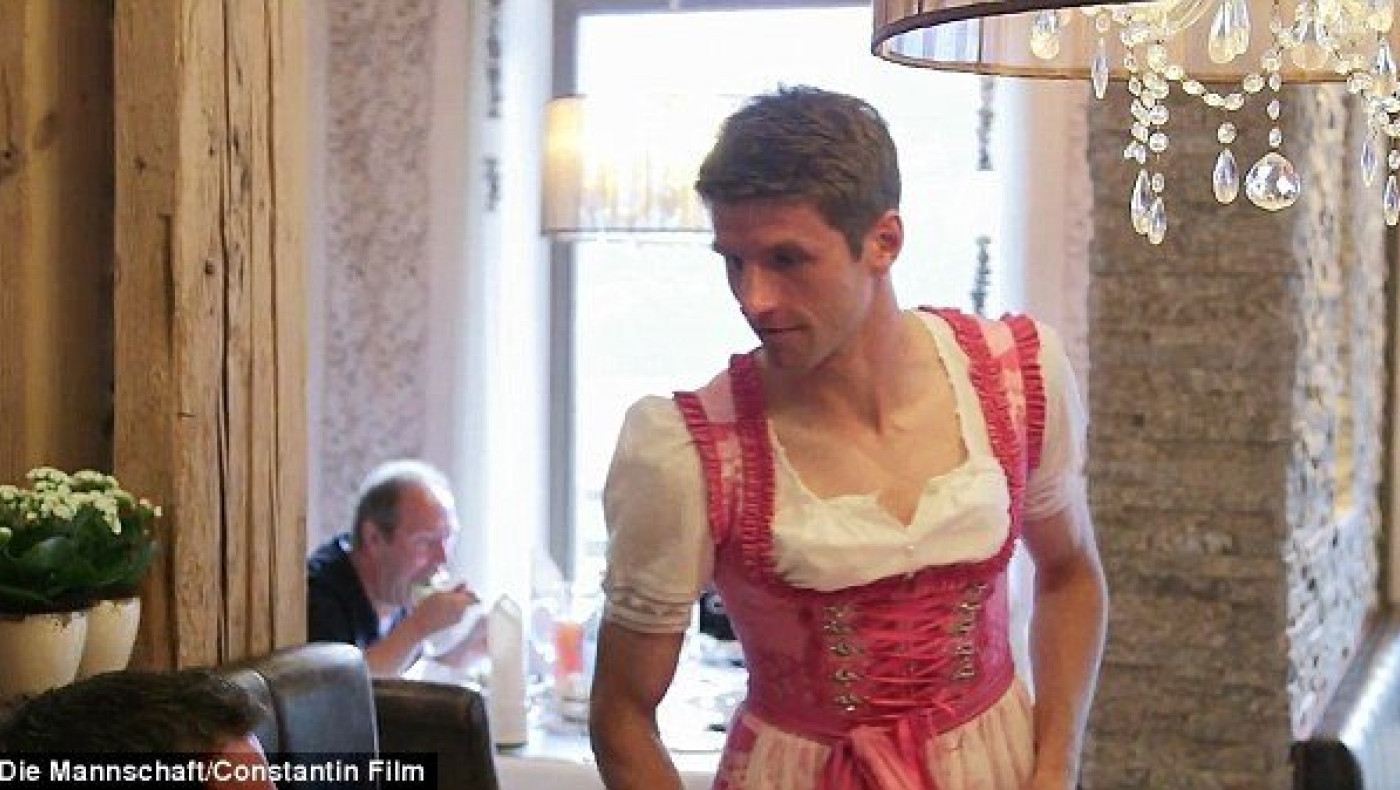 Η... γκαρσόνα Μίλερ και ο γκολφέρ Σβαινστάϊγκερ (pics+video)