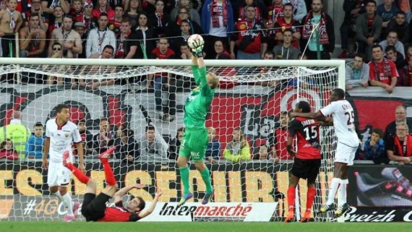 Απίστευτη γκάφα από τον γκολκίπερ της Γκινγκάμπ! (video)