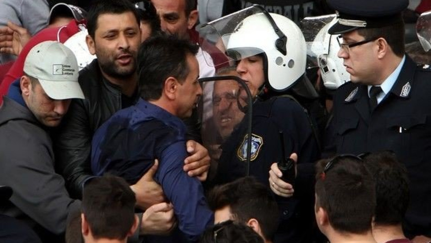 Βολές κατά Πλεξίδα από το ιατρικό τιμ