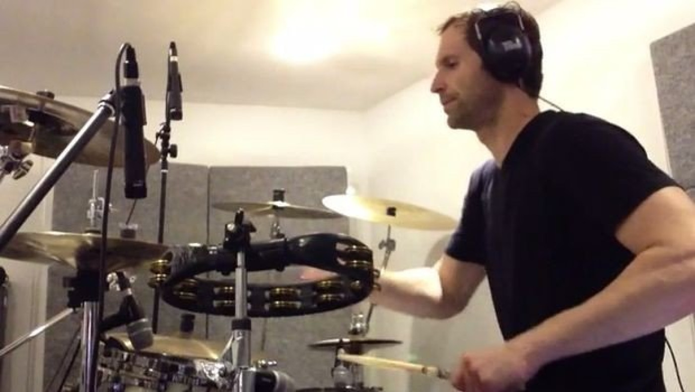 Ο Πετρ Τσεχ το... γύρισε σε ντράμερ (video)