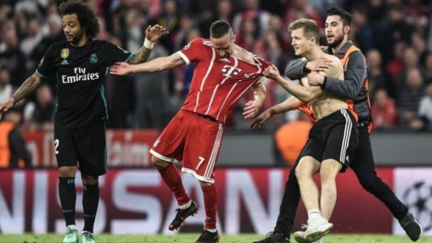 UEFA                      καλεί                               Μπάγερν