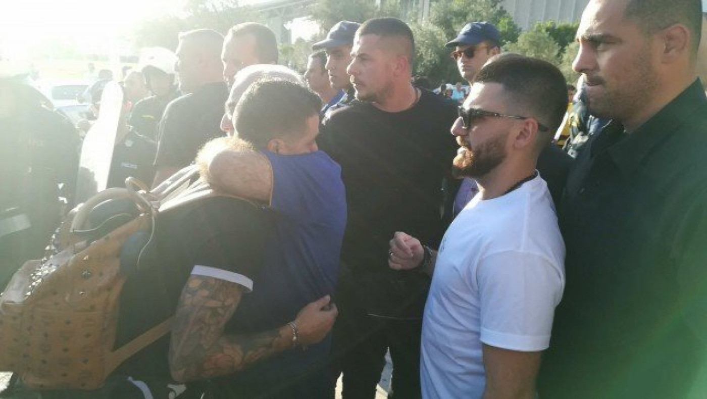 Ο «πωρωμένος» Ιβάν χαιρετά τους παίκτες του ΠΑΟΚ έξω από το ΟΑΚΑ (vid)