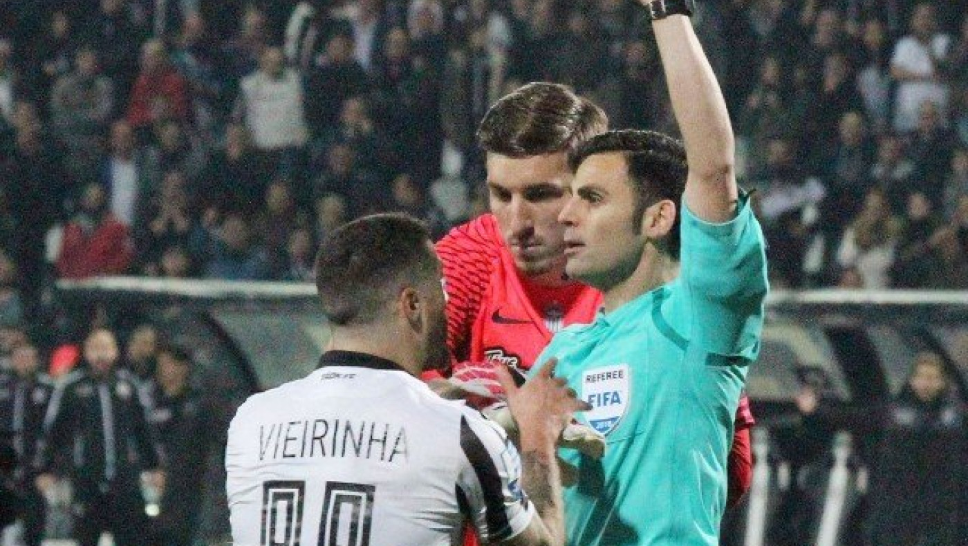 Η θρασύτητα της ΑΕΚ και ο αστείος εκπρόσωπος των γελοίων επιτρόπων