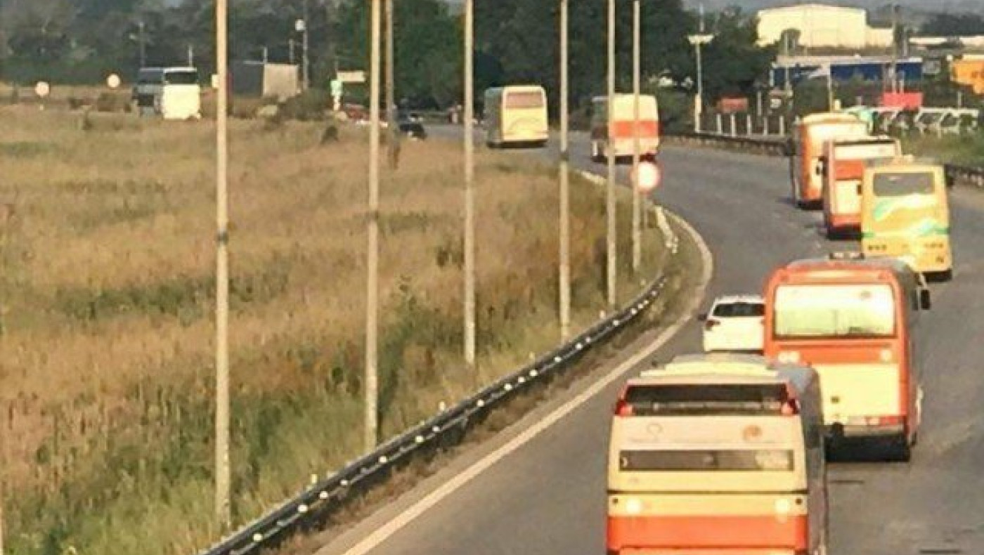 ΕΚΤΑΚΤΟ: Ρίψη  μολότοφ σε πούλμαν          οπαδών του ΠΑΟΚ!