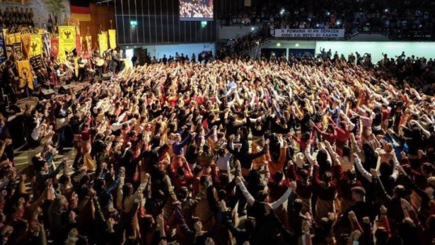 Πόντιοι φώναξαν συνθήματα του ΠΑΟΚ στο Φεστιβάλ Ποντιακών χορών (vid)