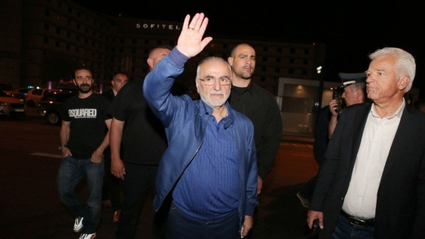 Ο Ιβάν Σαββίδης πανηγυρίζει την κούπα με την εγγονή του (pic)