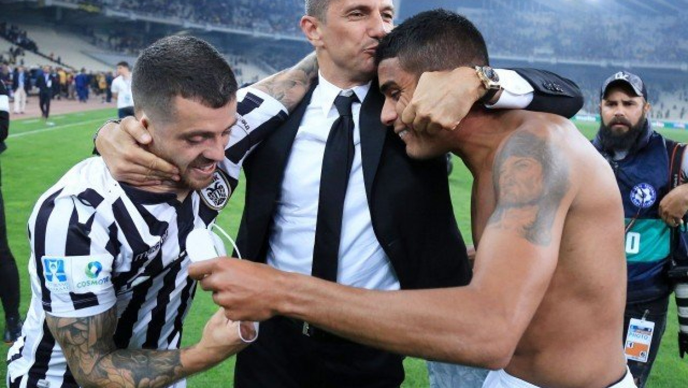 Με αξιοπρέπεια και υπερηφάνεια τους «λούζει» όπως τους πρέπει…