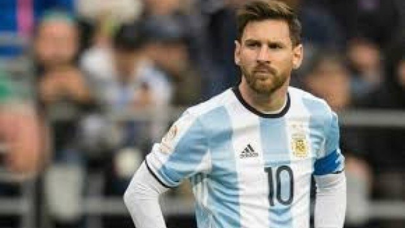 Εμψυχώνει τον Μέσι η σύζυγος του για το άστοχο πέναλτι