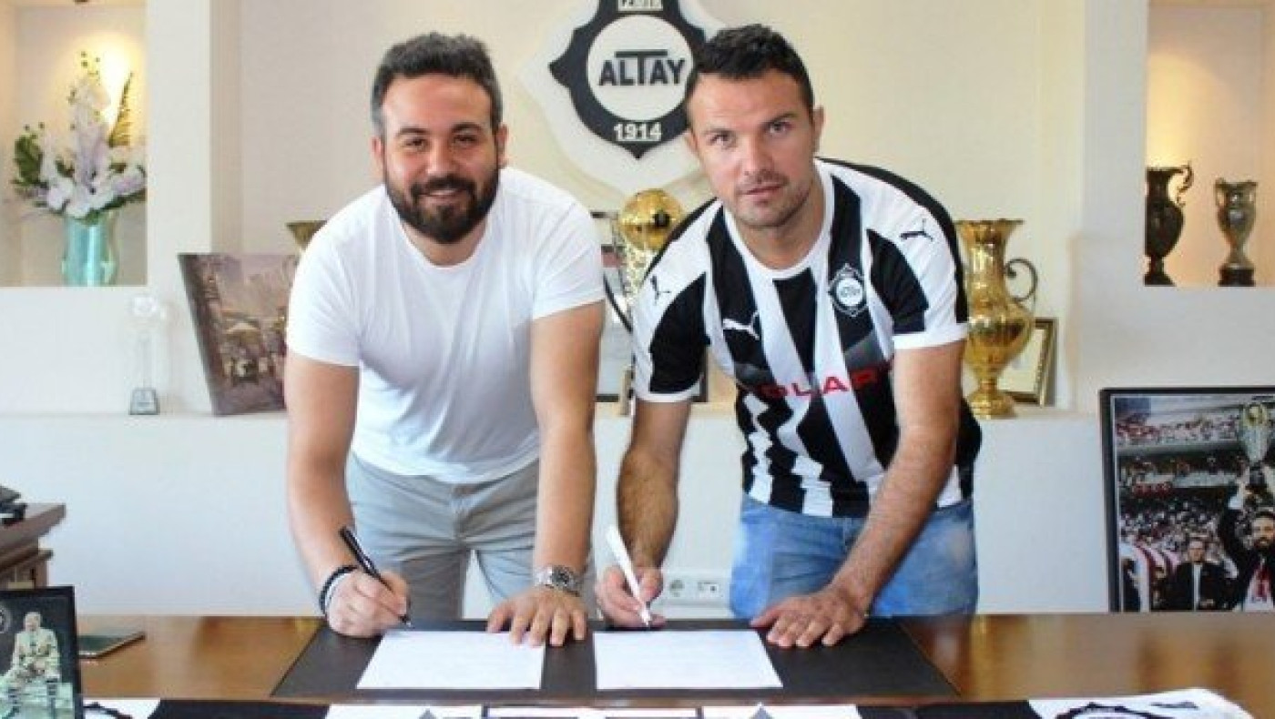 Στην Αλτάι ο Αγκάνοβιτς, αρχικά «μέλι» και μετά... κράξιμο από Κούγια