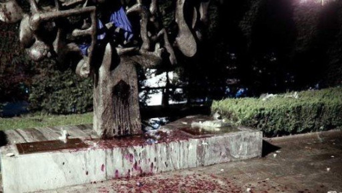 Ο Δ. Θεσσαλονίκης καταδικάζει τη βεβήλωση του Μνημείου Ολοκαυτώματος