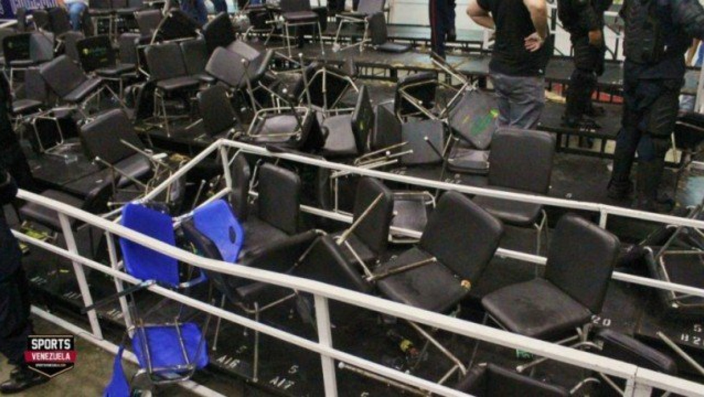 Άγριο ξύλο και καρεκλοπόλεμος στη          Βενεζουέλα (vid)