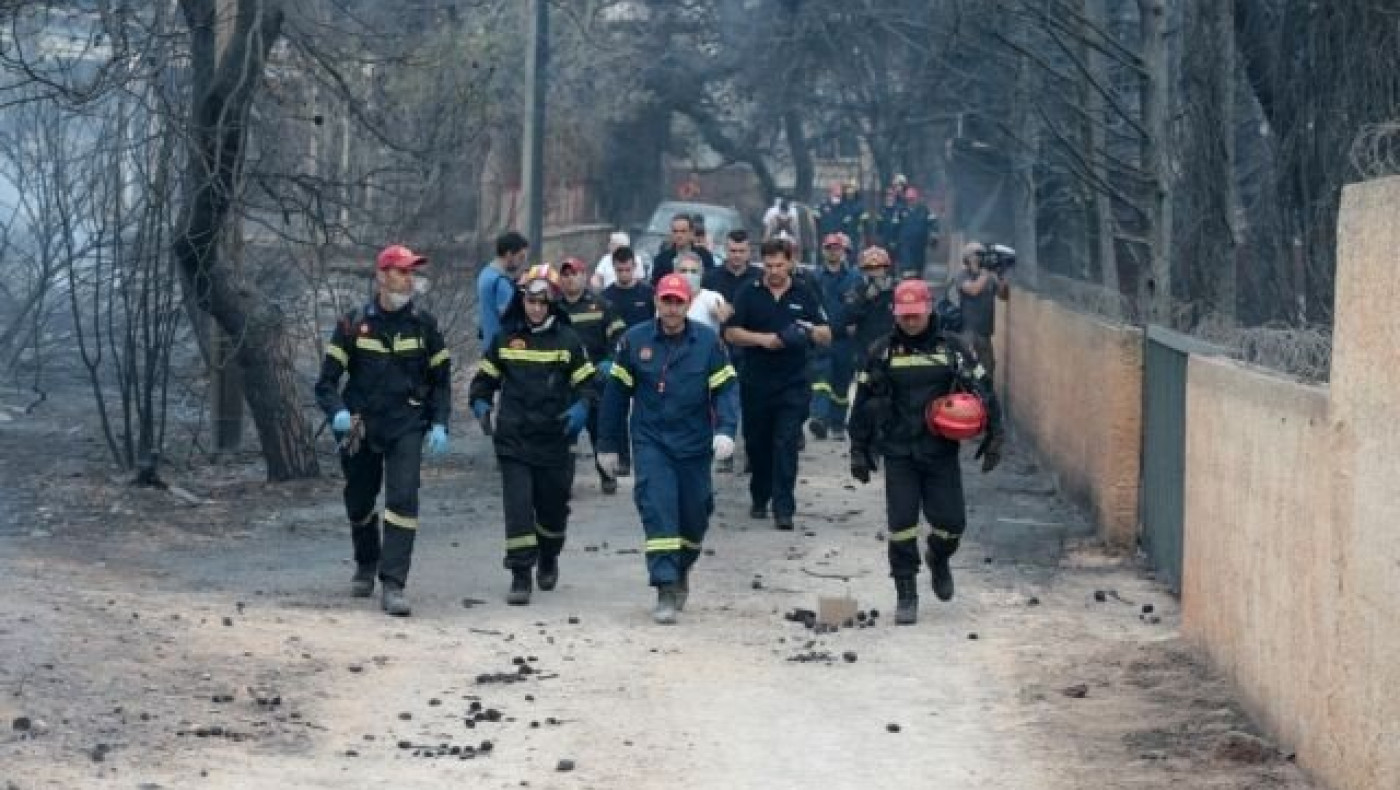Στους 81 οι νεκροί – Οι πυροσβέστες εντοπίζουν σορούς σε καμένα σπίτια
