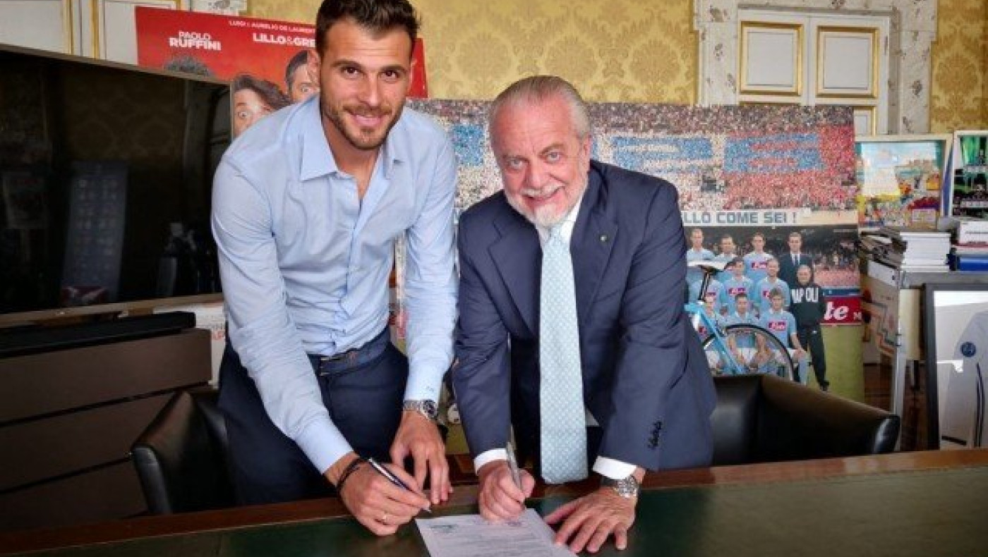 Κόκκινο πανί ο Καρνέζης, παίρνει Οσπίνα η     Νάπολι