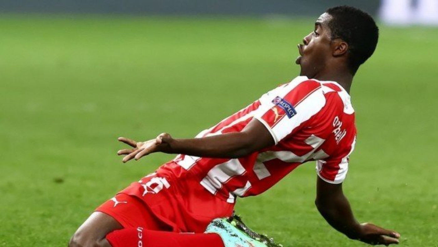 Από τα σαλόνια, στα αλώνια  ο                   Κάμπελ