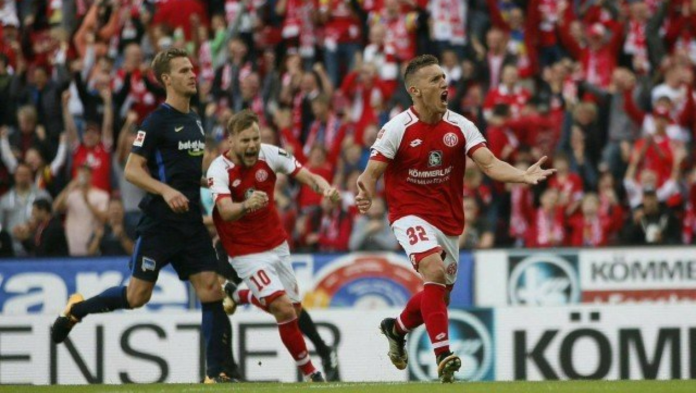 Η        Έϊμπαρ    «καλεί» τον                           Ντε Μπλάσις