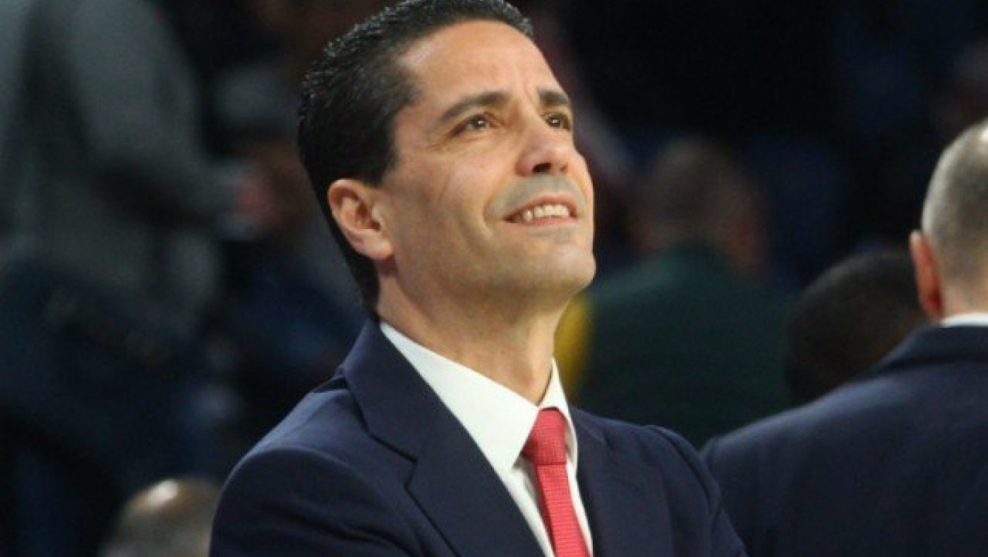 O Aπόλλων    τιμά   τον    Γιάννη      Σφαιρόπουλο!