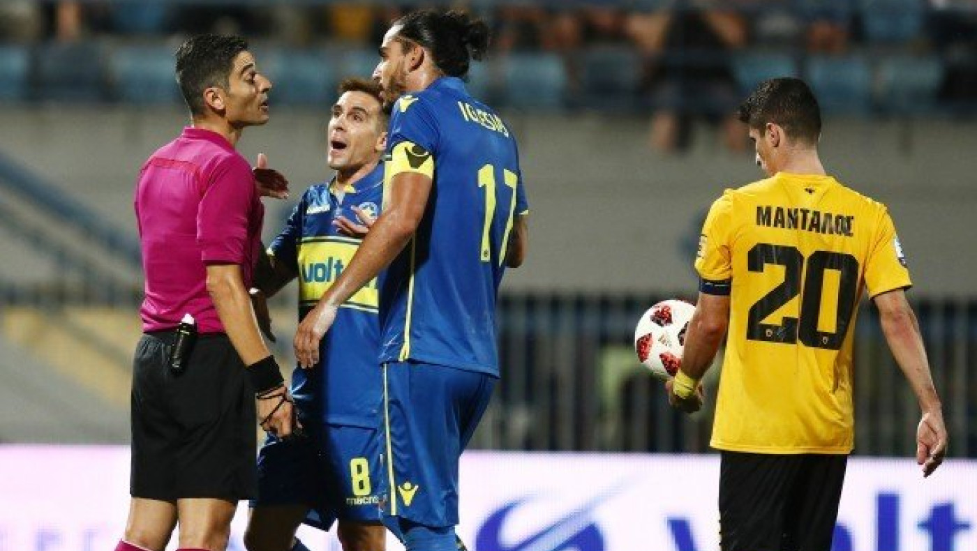 Πέναλτι-φάντασμα υπέρ της ΑΕΚ και 0-1 με τον Μάνταλο