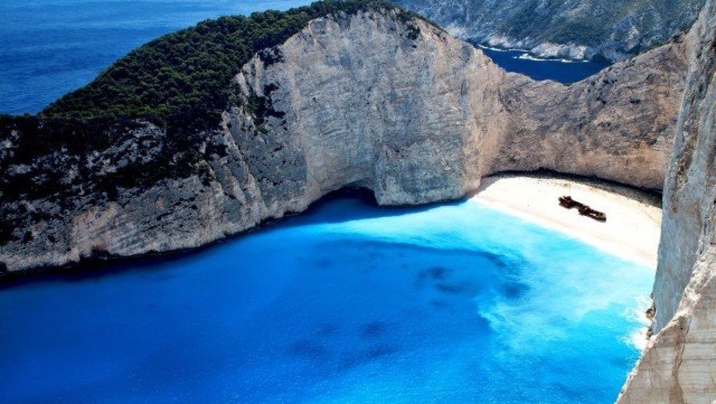 Κλείνει η παραλία του Ναυαγίου λόγω της κατολίσθησης