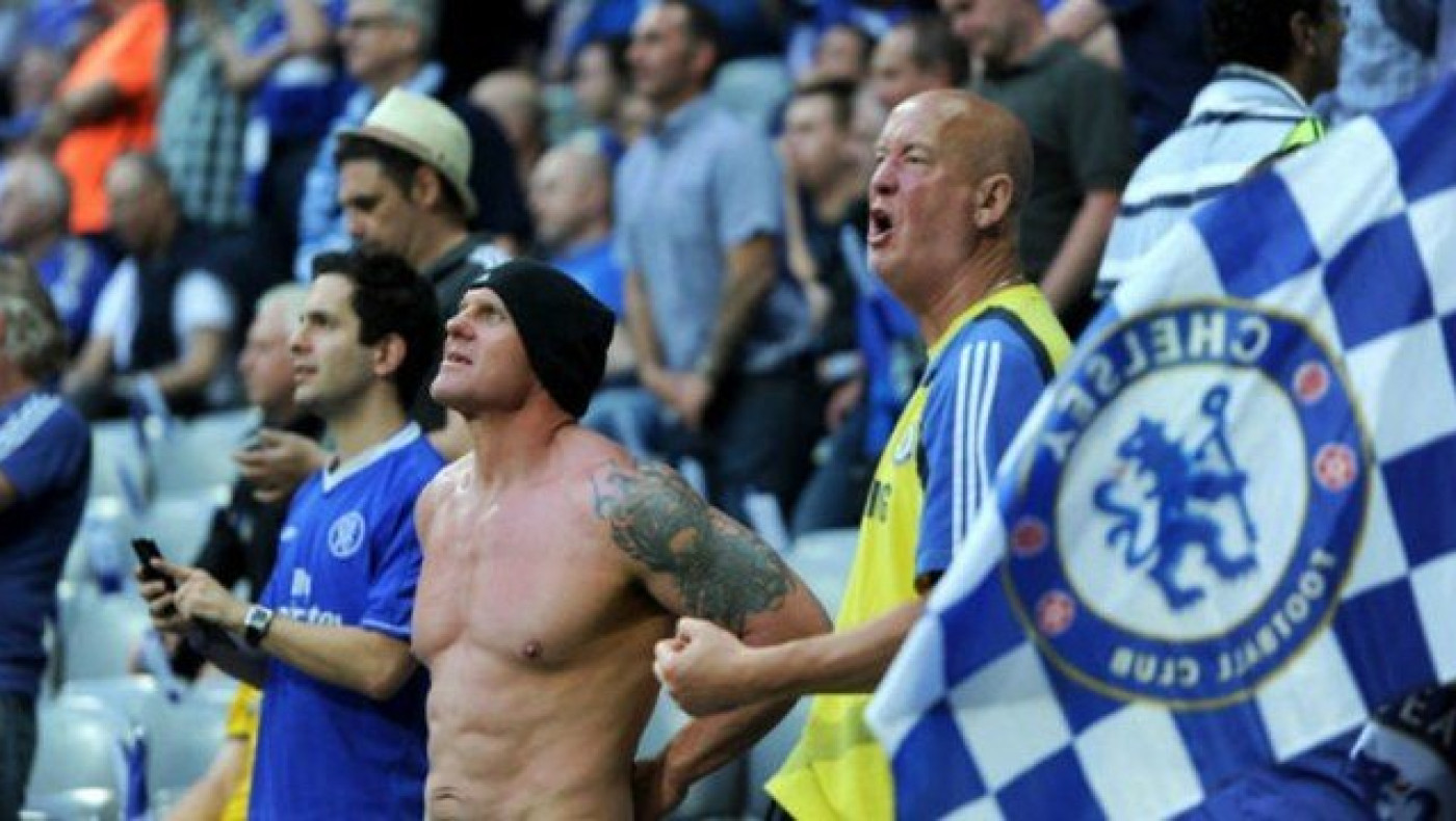 Μια κερκίδα με νεοναζί σκιά να τη σκεπάζει  κόντρα στον ΠΑΟΚ (pic/vid)