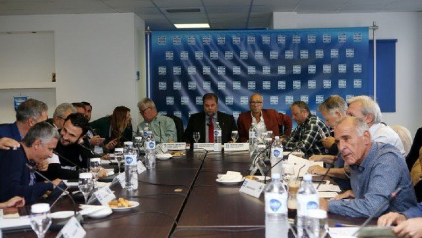 Χαμός και ξύλο στο     ΔΣ                      της Σούπερ Λιγκ!