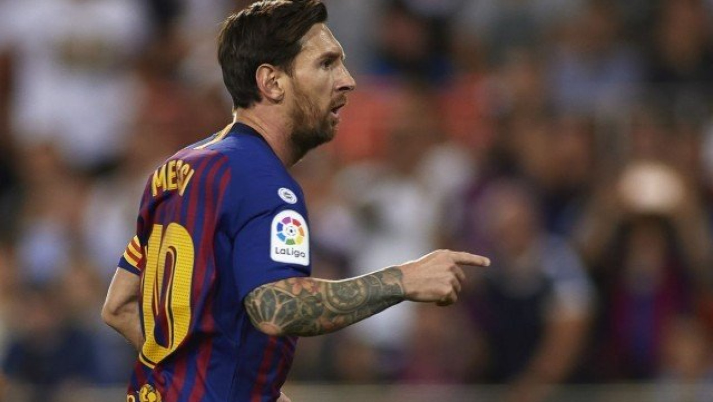 Ο Μέσι υπέγραψε στο κορμί «τρελού» θαυμαστή του! (vid)