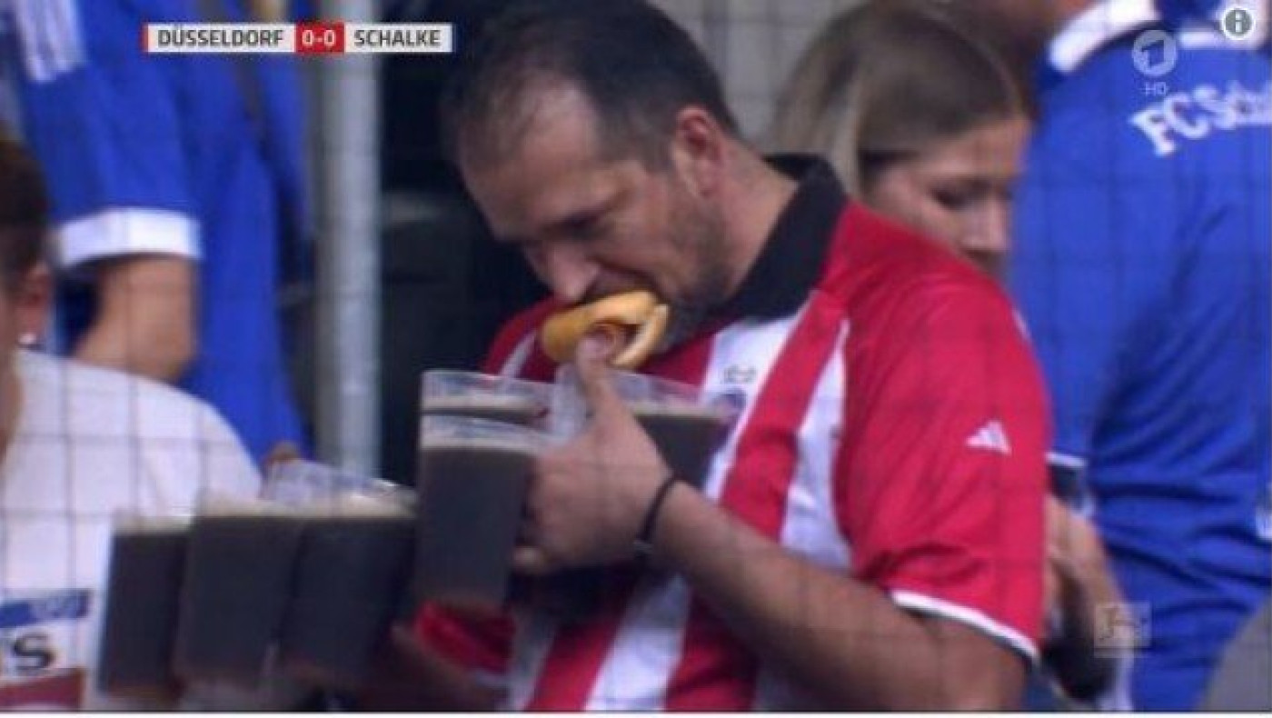 Ο καλύτερος                        σερβιτόρος των γηπέδων (pic)