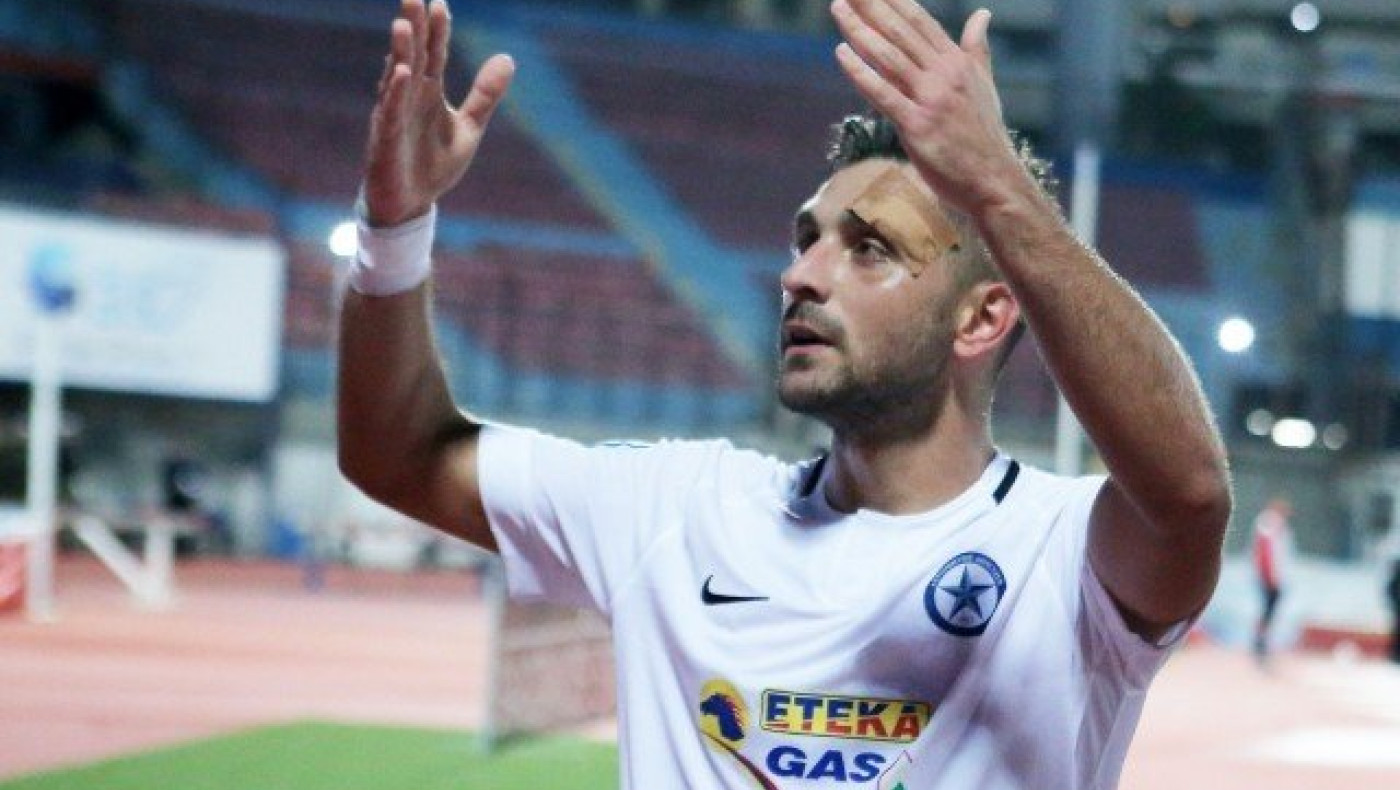 Ο Κουλούρης «χτύπησε» και στη                 Νέα Σμύρνη! (vid)