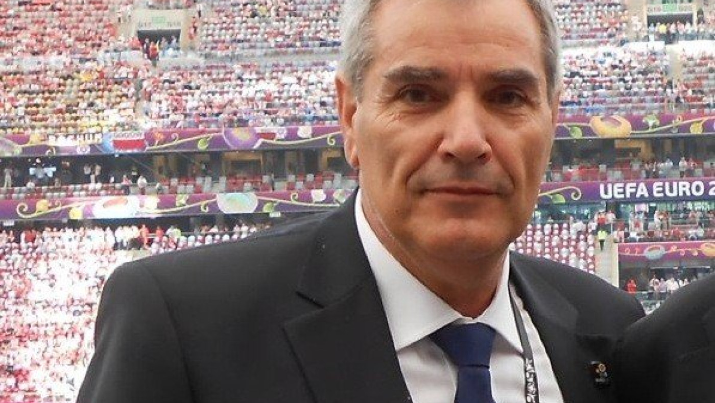 «Σαρρή παραιτήσου»